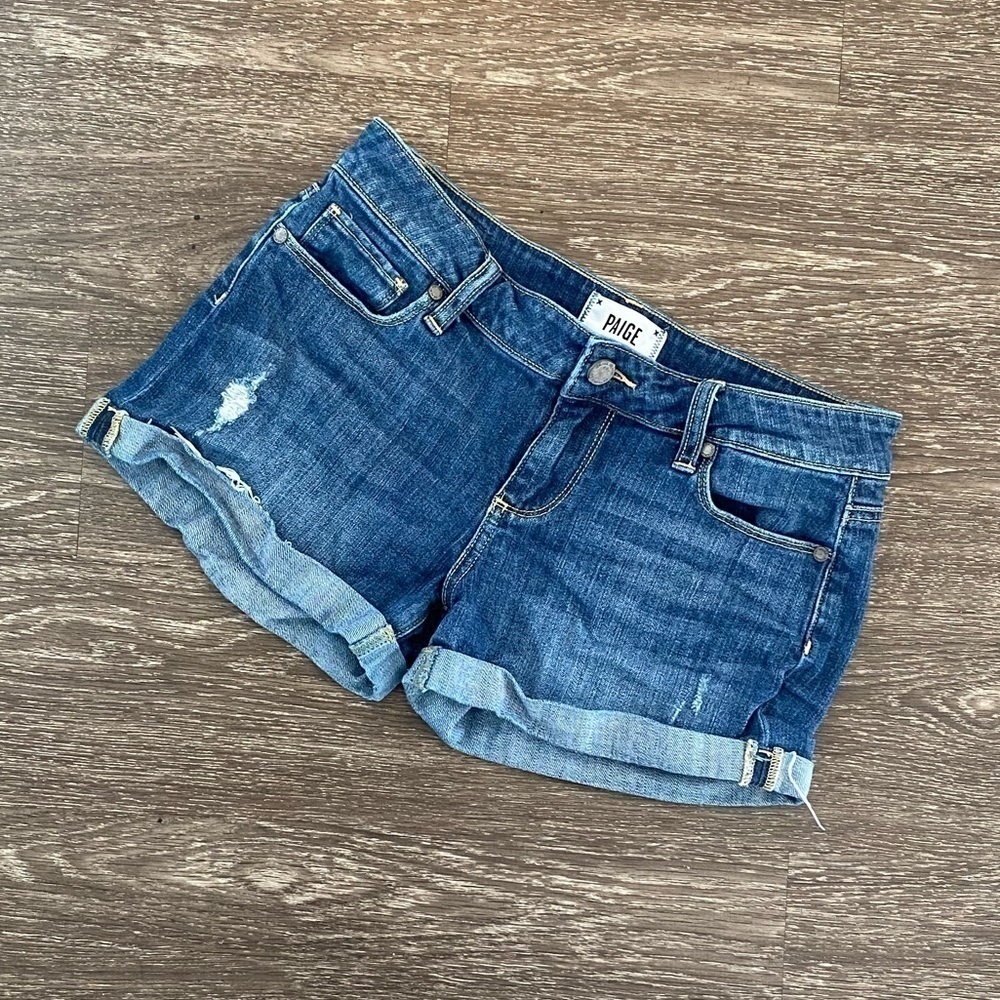 Paige cuffed hem shorts. Size 26‎